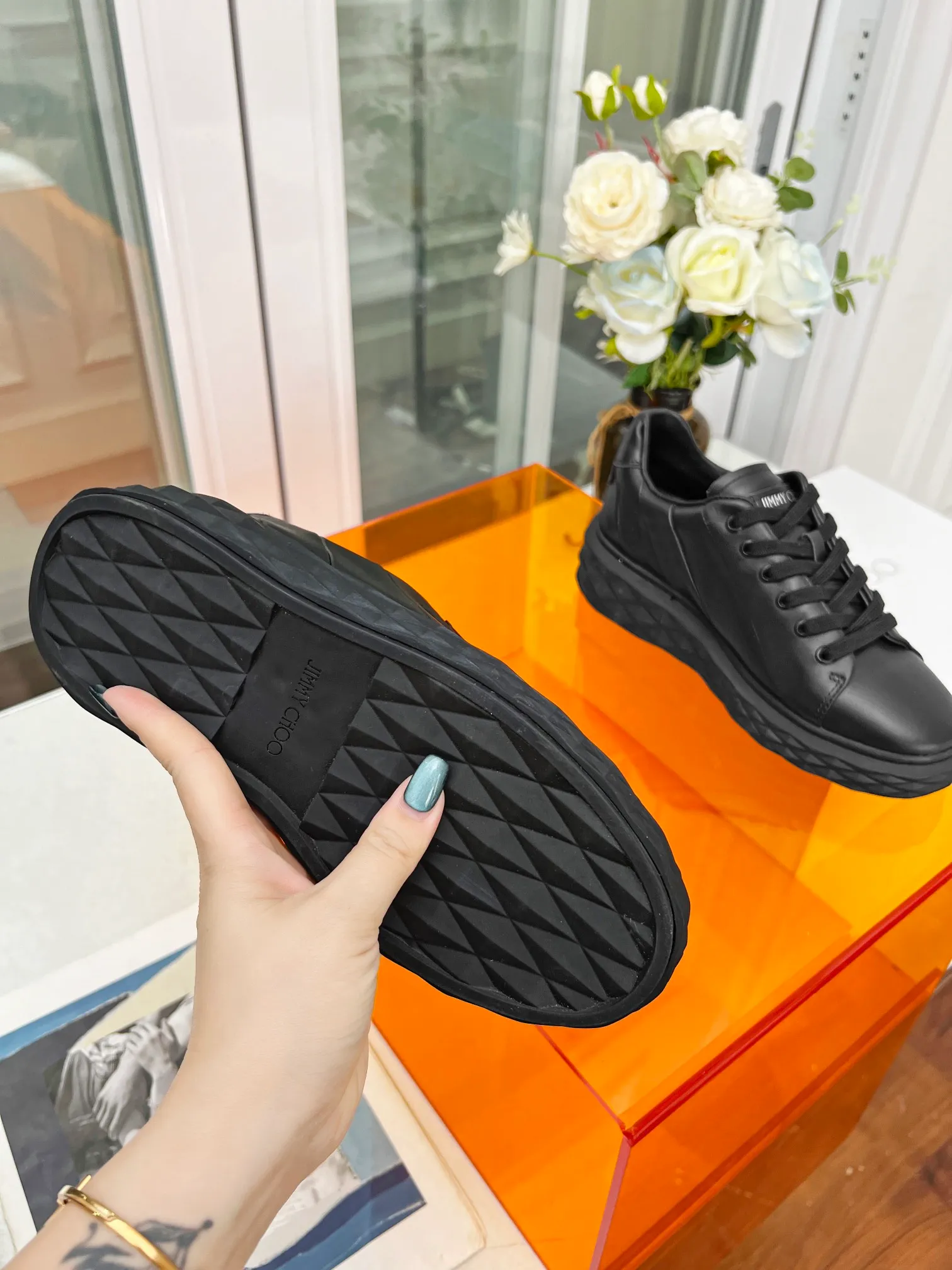 👟👟Ex-factory price 560👟👟 (splicing) Jimmy choo Jimmy Choo 2024 spring and summer Jc new Diamond A new series of sports shoes🔥The uppers are made of original imported cowhide stitching🎵The soles are made of brand elements to prevent diamond multi-faceted cutting to create a three-dimensional sense💥The gradually thinner and thicker design of the soles makes the shoes more comfortable on the feet without the slightest sense of oppression🌹A fashionable, comfortable, versatile and luxurious Diamond sports shoe is worth owning🧚‍♀️ Fabric: Original imported top layer 🐂cowhide Lining: Imported🐑Sheepskin Feet: Original injection molded 🐑 Sheepskin Outsole: Original glass glue combined sole Size: 34-41 (custom-made sizes 34.41 are non-refundable)